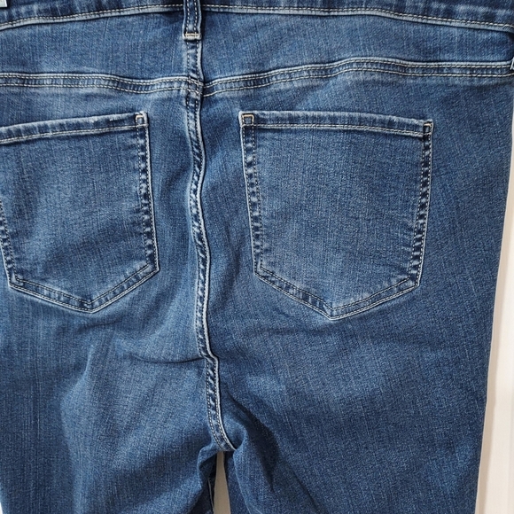 Torrid Medium Wash Sky High Skinny Super Soft High-Rise Jean in Size 18 R - Picture 8 of 11